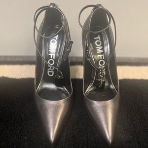 Tom Ford Padlock Ankle Strap Pumps size 38 PRISTINE CONDITION